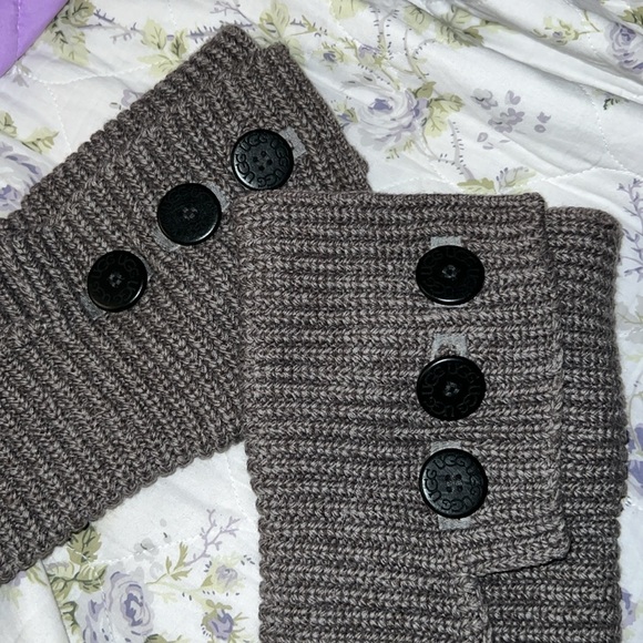 Authentic Knit UGGs - Picture 4 of 6
